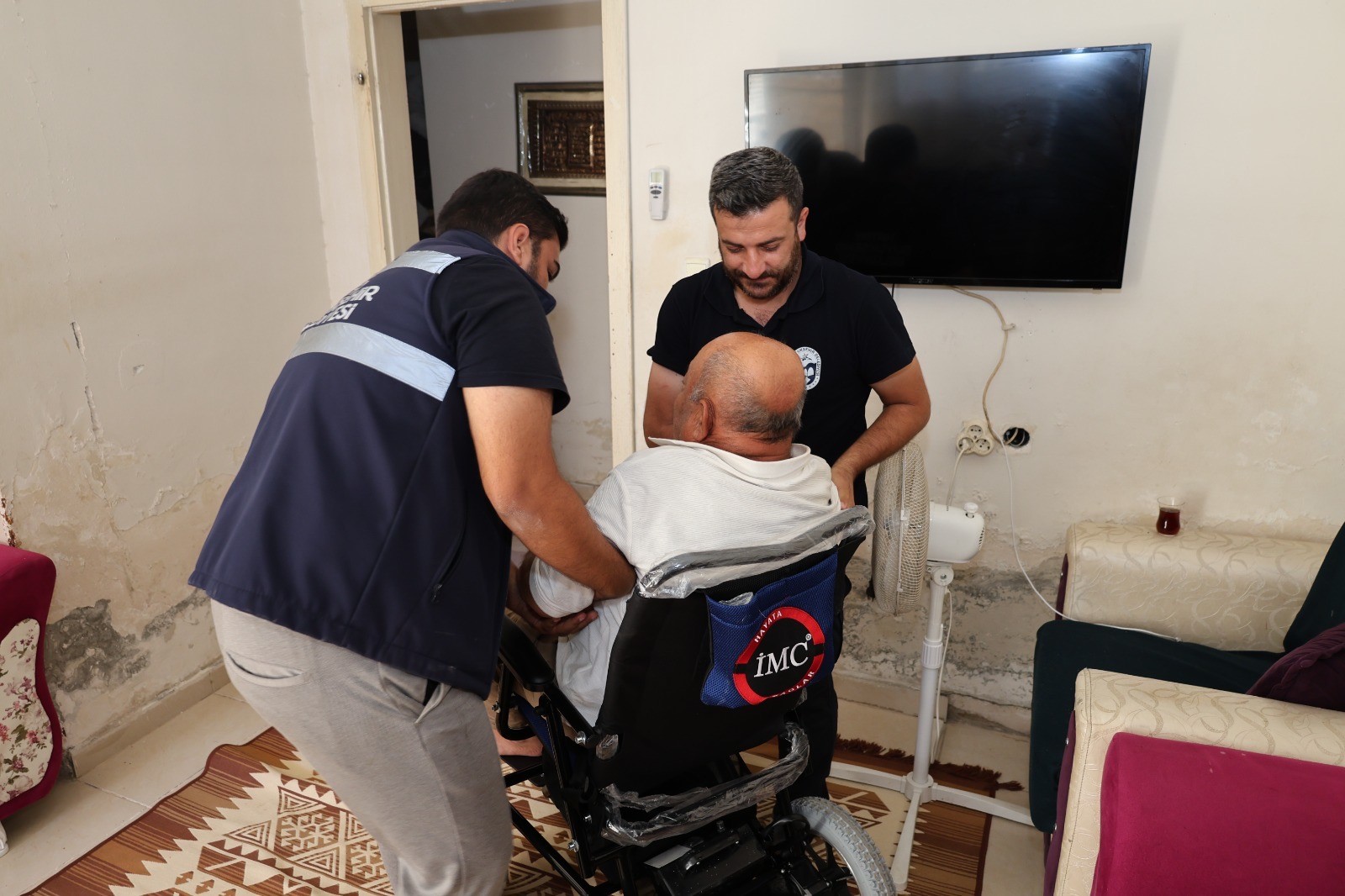 HBB’ den vatandaşa tekerlekli sandalye