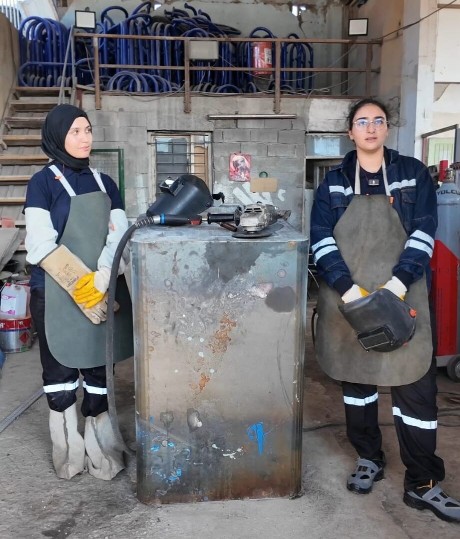 Belediye  kadın kaynakçı  çalıştırıyor