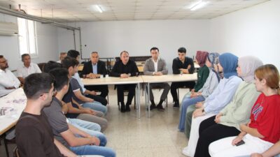 ERZİN’DE KAYMAKAM AKPINAR, YKS’DE BAŞARI GÖSTEREN ÖĞRENCİLERLE BİR ARAYA GELDİ
