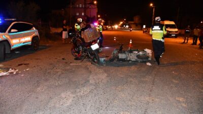 MOTOSİKLETLER KAFA KAFAYA ÇARPIŞTI