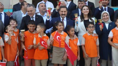 HATAY’DA İLK DERS ZİLİ ÇALDI, 360 BİN ÖĞRENCİ OKULLARA DÖNDÜ