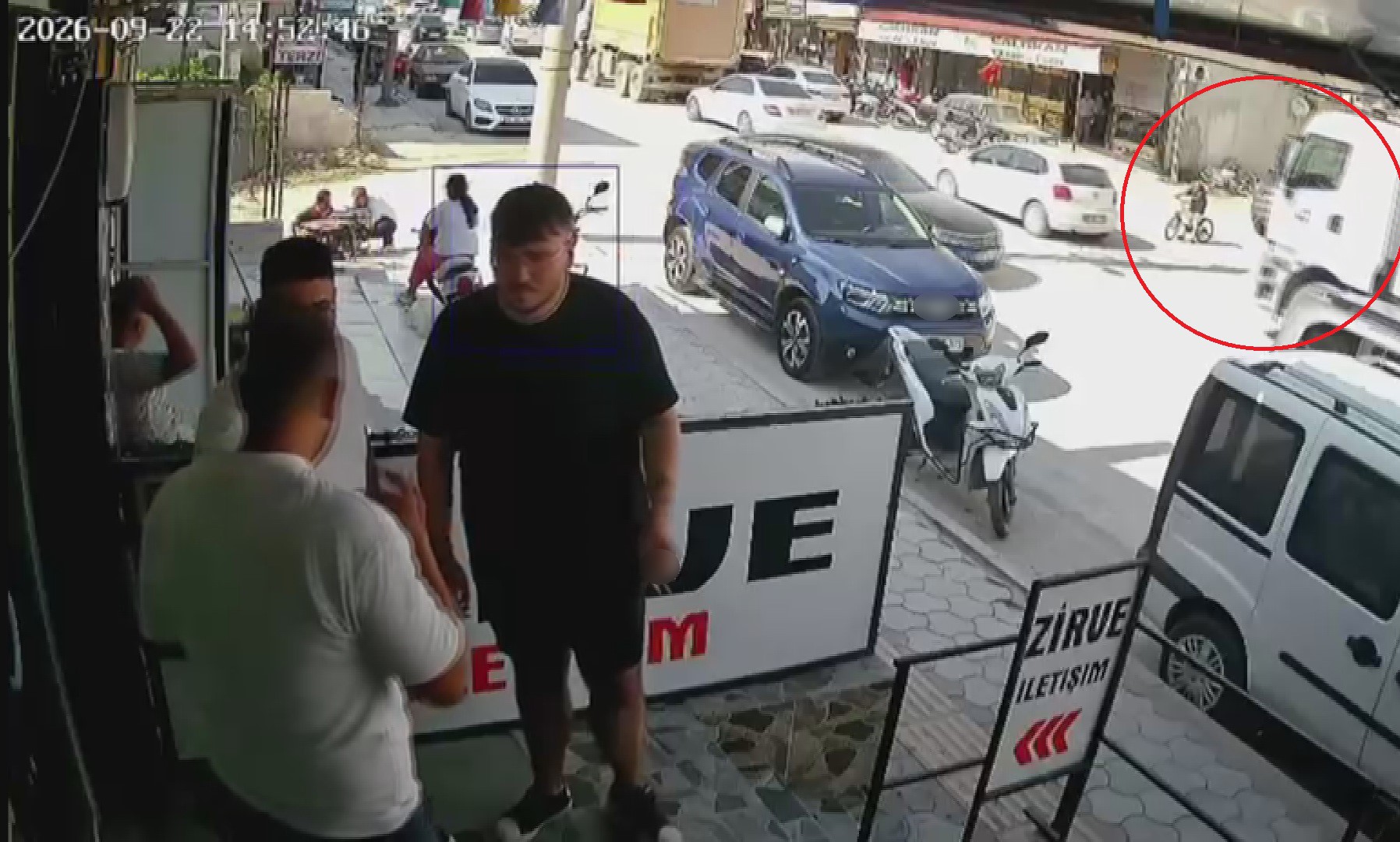 Bisikletli çocuk   ölümden döndü