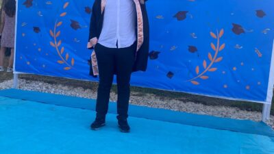 PROFESÖRÜN “OKUMA, YAZMA ÖĞRENEMEZ” DEDİĞİ OTİZMLİ ERTUĞRUL,  TÜM ENGELLERİ AŞARAK ANNESİNİN 1 YAŞINDA BAŞLATTIĞI EĞİTİMLE KONSERVATUARDAN MEZUN OLDU