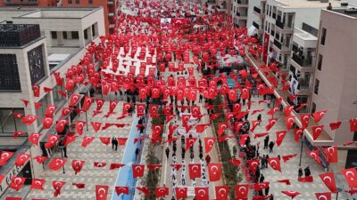 DEPREMİN ARDINDAN YENİDEN İNŞA EDİLEN ATATÜRK CADDESİ’NDE CUMHURİYET BAYRAMI COŞKUSU
