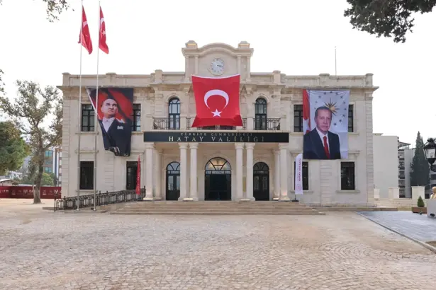 Tarihi valilik binası, yeniden inşa edildi