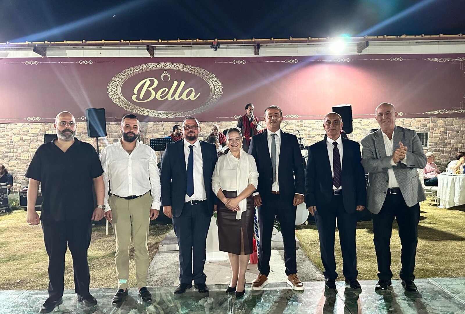 Birecikliler,   sıra gecesinde bir araya geldiler.