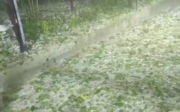 HATAY’DA CEVİZ BÜYÜKLÜĞÜNDEKİ DOLU ÇEVREYİ BEYAZA BÜRÜDÜ