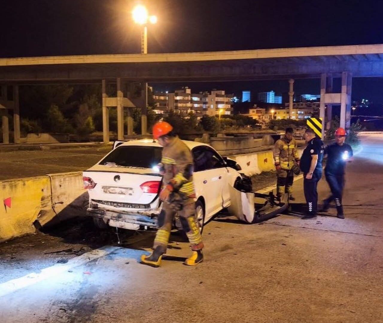 Otomobil Bariyere carptı 1 yaralı