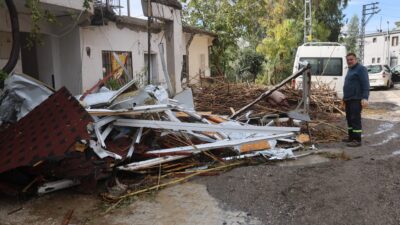 CEVİZ BÜYÜKLÜĞÜNDEKİ DOLU VE ŞİDDETLİ YAĞIŞLA BİRLİKTE TAŞAN DERE SELE NEDEN OLDU