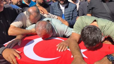 BATAN GEMİDE CAN VEREN KARDEŞİNİ UĞURLAYAN AĞABEYİN “ALLAH’A EMANET OL KARDEŞİM” SÖZLERİ YÜREKLERİ BURKTU