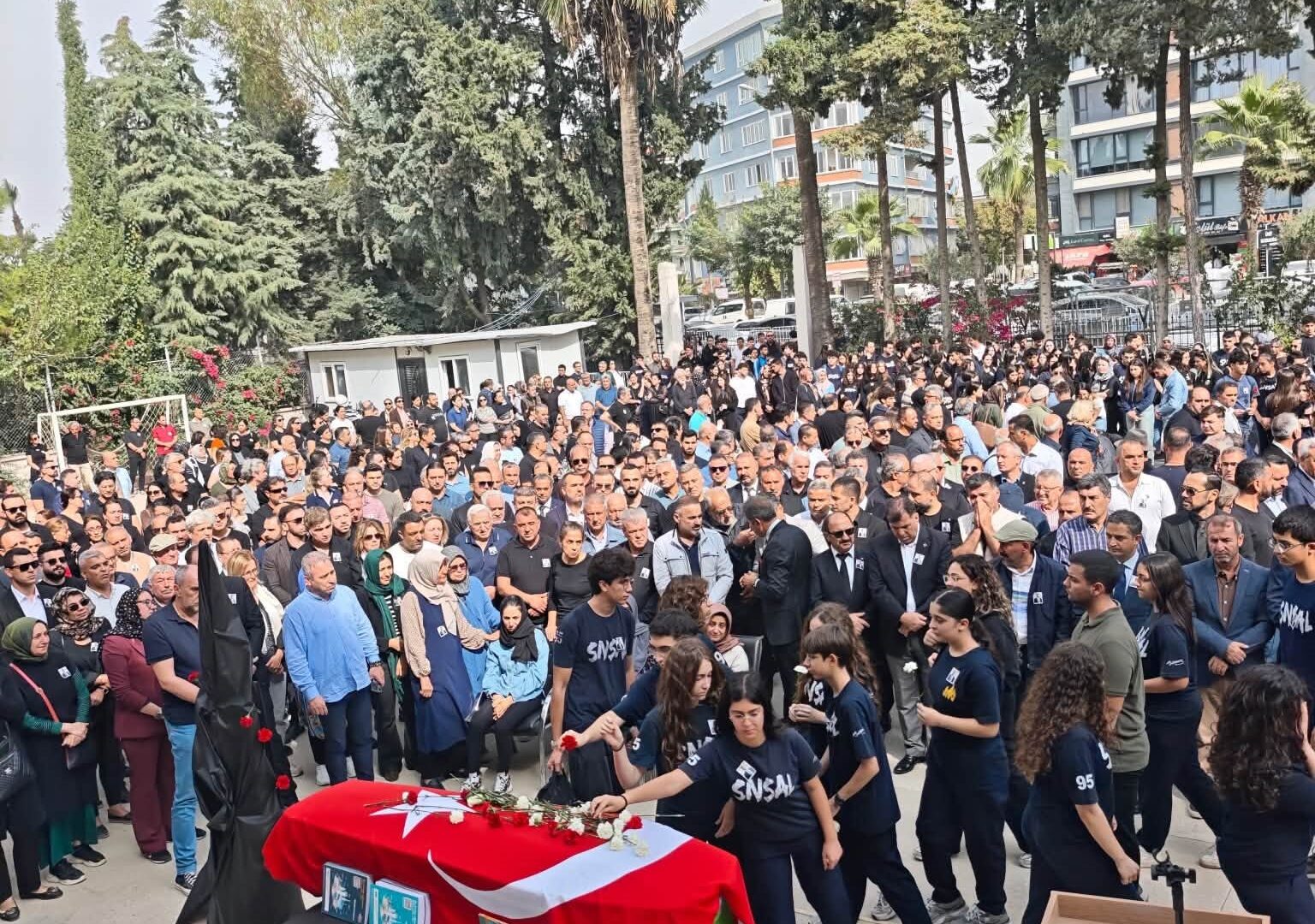 Vefat eden  okul müdürü törenle uğurlandı