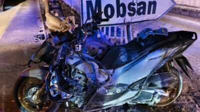 SEYİR HALİNDE OLAN MOTOSİKLET BARİYERE ÇARPTI: 2 YARALI
