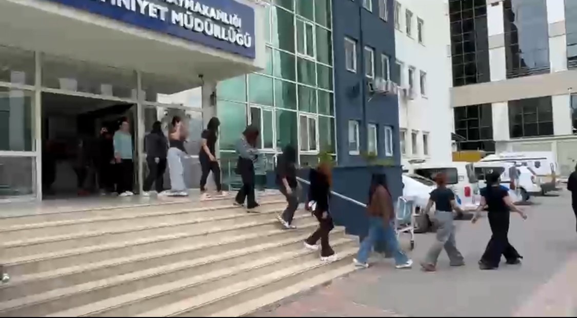 İzinsiz çalıştırılan 23 kadına sınır dışı kararı