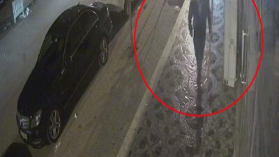 ÇALINTI MOTOSİKLETLE POLİSTEN KAÇAN ŞAHIS, METRELERCE HAVAYA UÇTUKTAN SONRA YAYA OLARAK KAÇIŞINI SÜRDÜRDÜ