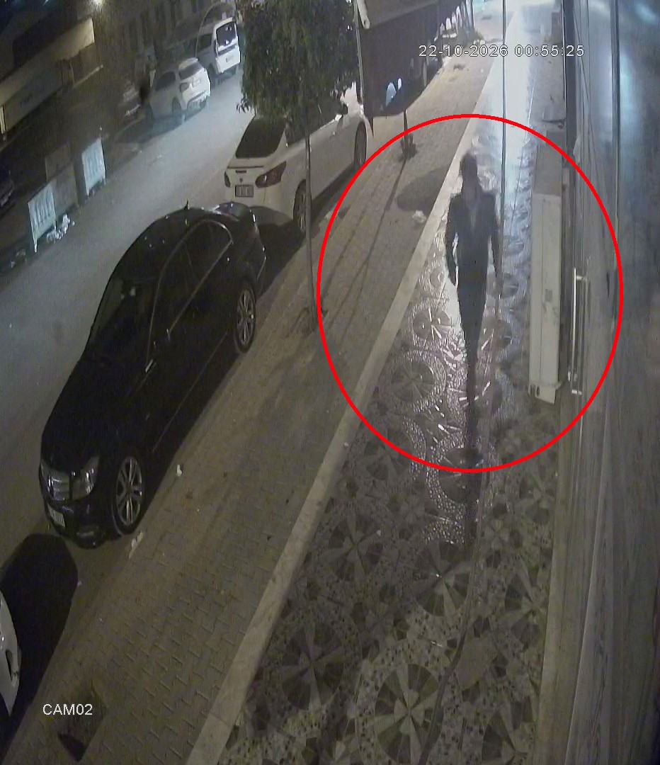 Polis aracına çarptılar ama kaçmayı sürdürdüler