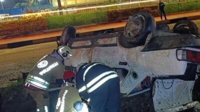 İSKENDERUN’DA OTOMOBİL TAKLA ATTI: 3 YARALI
