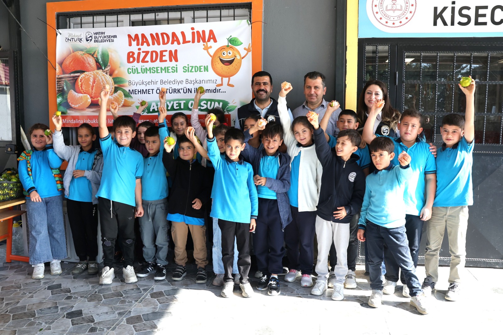 HBB öğrencileri mandalinayla buluşturdu.