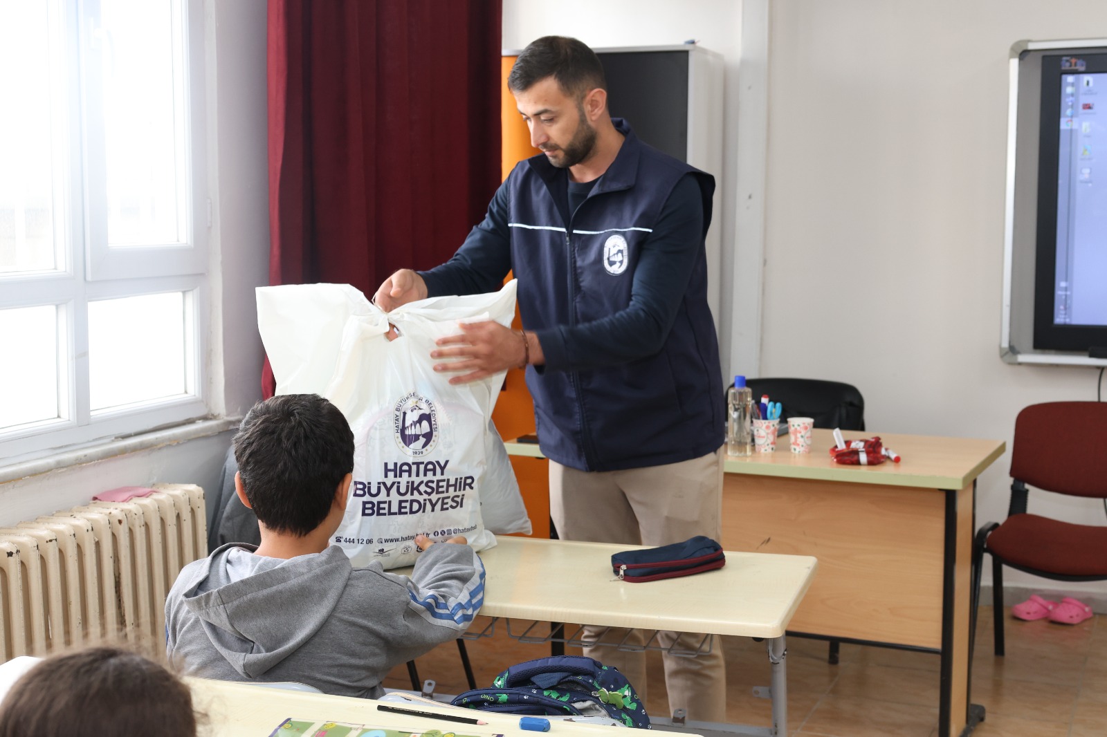 Özel eğitim  öğrencilerine kıyafet ve kırtasiye yardımı