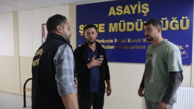 SAHİBİNİN MARKET ALIŞVERİŞİ YAPARKEN ÇALIŞIR HALDE BIRAKTIĞI ARACI KENDİNİNMİŞÇESİNE ÇALAN HIRSIZ KAZA YAPINCA YAKAYI ELE VERDİ