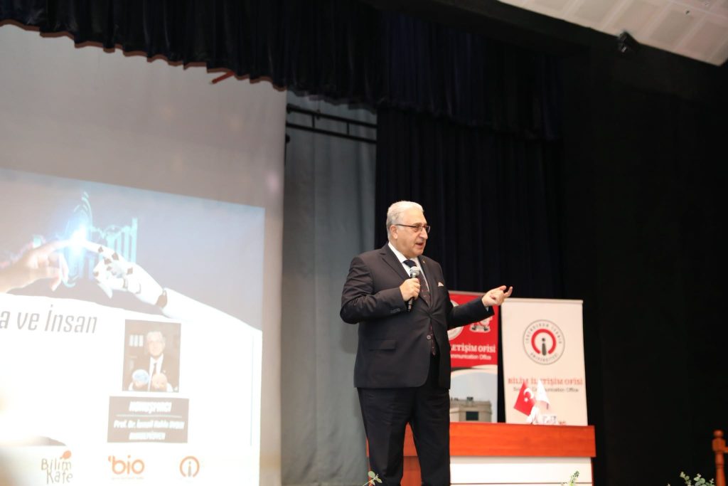 Prof. Dr.  Aydın ,İSTE’   öğrencileri  ile bir araya geldi.