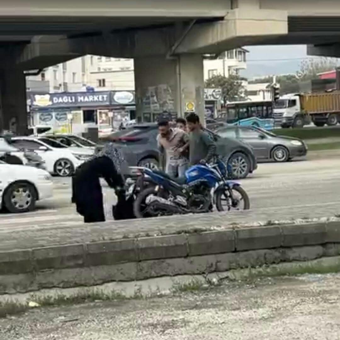Araçlarından inip kavga eden  sürücülere ceza