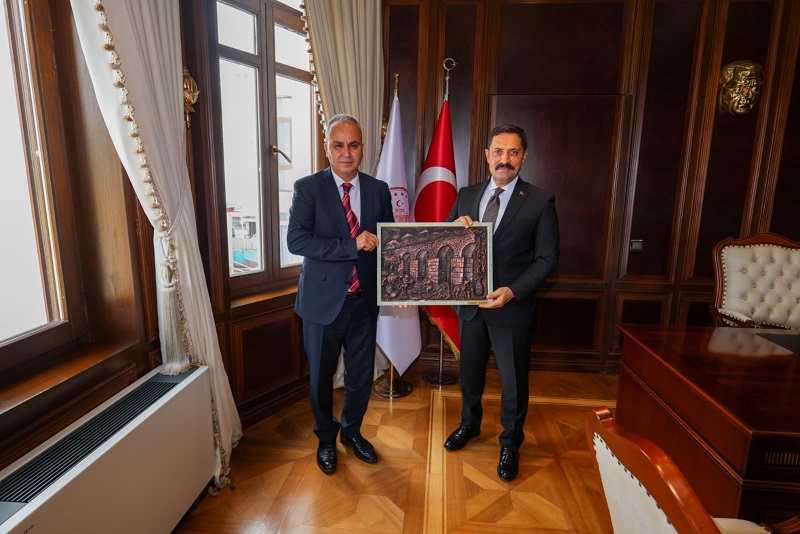 Vali Mastlı’ya “Erzin’in Hafızası” rölyefi